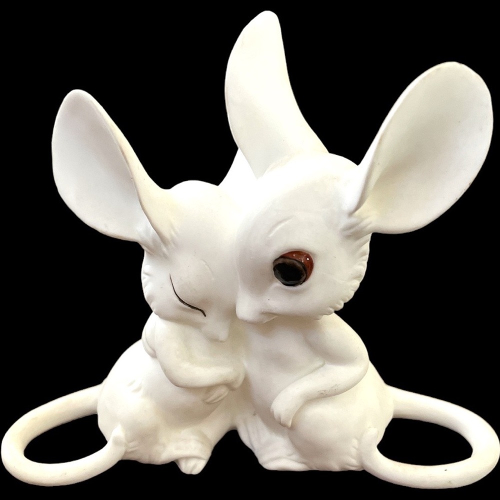 Vintage George Good Fine Bone China "Embracing Mice" Figurine
